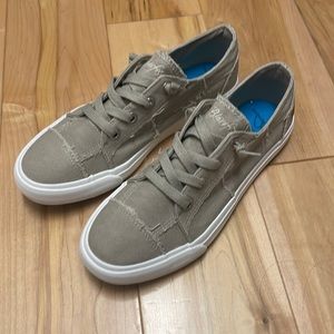 Blowfish shoes brand new